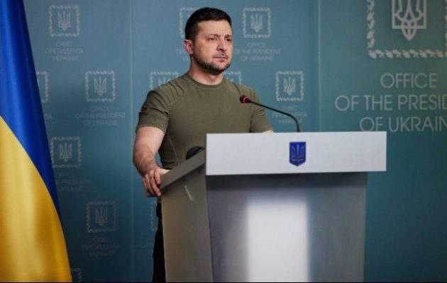 Ζελένσκι: Έκανε πίσω για ένταξη στο ΝΑΤΟ με «καρφιά» – «Ανοιχτός στον διάλογο» για το καθεστώς Λουχάνσκ-Ντονέτσκ