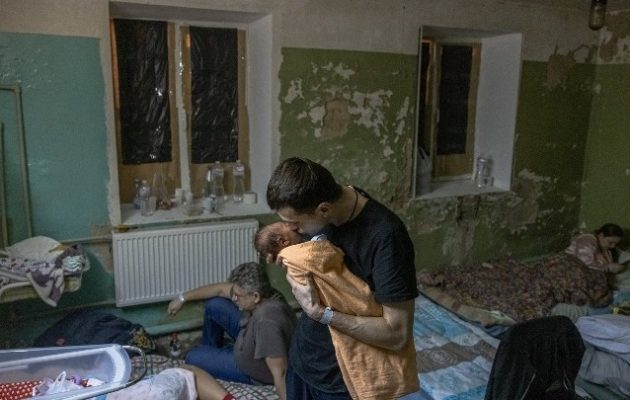 Ουκρανία: Οι Ρώσοι βομβάρδισαν νοσοκομείο Παίδων στη Μαριούπολη