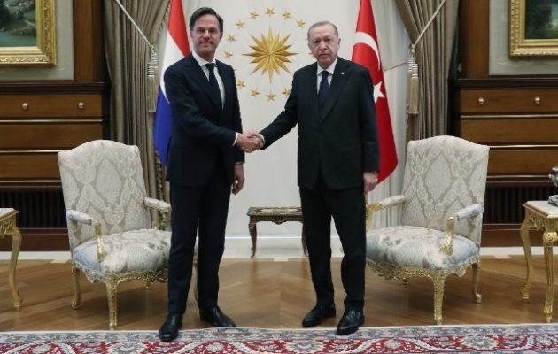 Ο Ερντογάν ζητά από την ΕΕ να ξαναρχίσει τις ενταξιακές διαπραγματεύσεις με την Άγκυρα