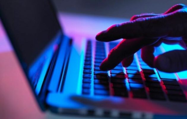 Ζιγκολό μέσω Facebook στην Ελλάδα – Τους πουλούσε έρωτα και τους άδειαζε τα πορτοφόλια