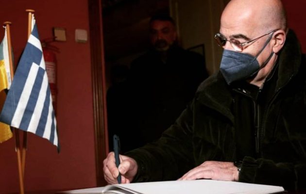 «Σίριουσλι»; Διασπορά ψευδών ειδήσεων για τον Νίκο Δένδια από καθηγητή Δημοσιογραφίας του ΑΠΘ;