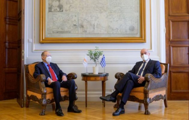 Ο Δένδιας με τον Κασουλίδη στο ΥΠΕΞ πριν την τριμερή με το Ισραήλ