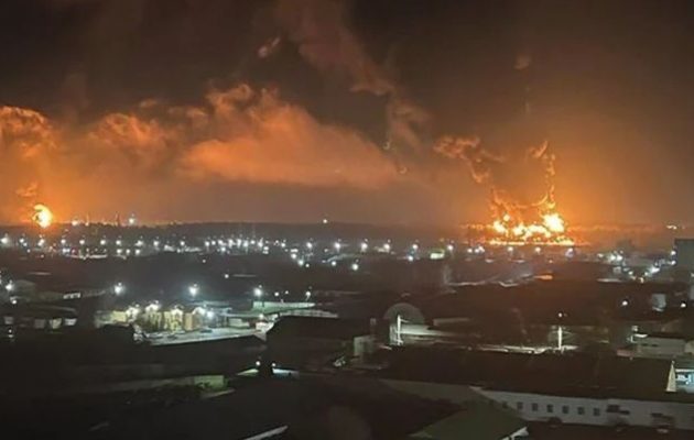Μεγάλη πυρκαγιά σε δεξαμενές πετρελαίου στη Ρωσία