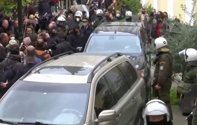 Η Ρούλα Πισπιρίγκου υπό ισχυρότατα μέτρα ασφαλείας στην Ανακρίτρια