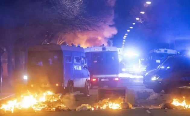Συγκρούσεις στη Σουηδία εξαιτίας ακροδεξιών που έκαψαν Κοράνι