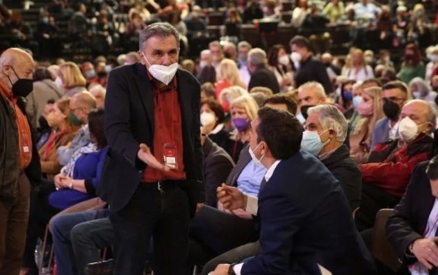 ΣΥΝΕΔΡΙΟ ΣΥΡΙΖΑ-ΠΣ: Οι «σαμπρέλες» Σκουρλέτης, Τσακαλώτος και λοιποί αντιδημοφιλείς έκαναν υστερίες