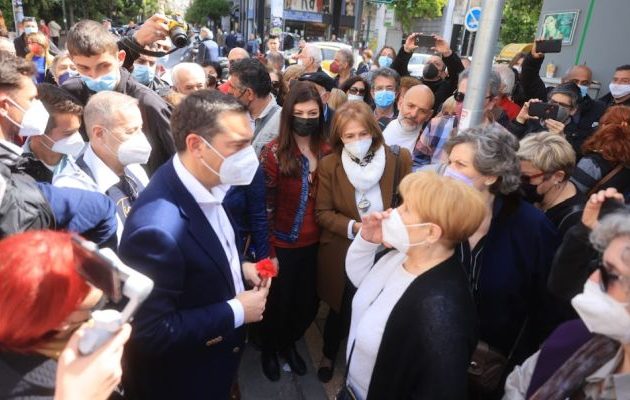 Τσίπρας: «Ο μισθός δεν φθάνει ούτε για τους λογαριασμούς του ρεύματος»