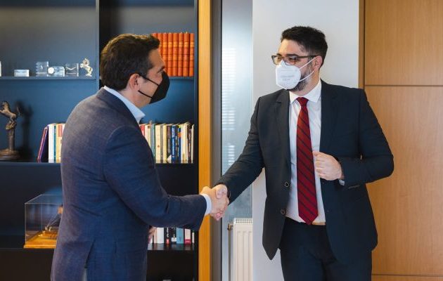 Τσίπρας σε Ανδρουλάκη: «Έχει ιδιαίτερη σημασία για όλους τους Έλληνες» ό,τι κάνατε στη Μαριούπολη