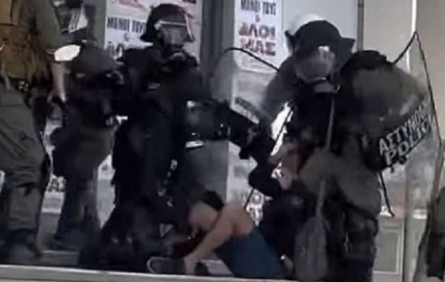 Αστυνομική βία στο ΑΠΘ: «Πονάω, δεν μπορώ να πάρω ανάσα» φώναζε φοιτητής (βίντεο)