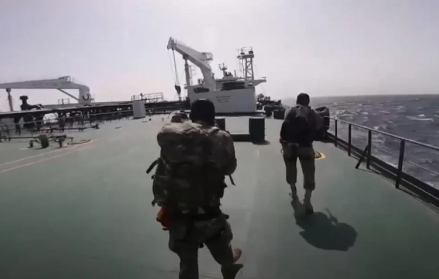 Ιράν: Η κρατική τηλεόραση μετέδωσε πλάνα από το ρεσάλτο των Ιρανών κομάντος στα ελληνικά τάνκερ (βίντεο)