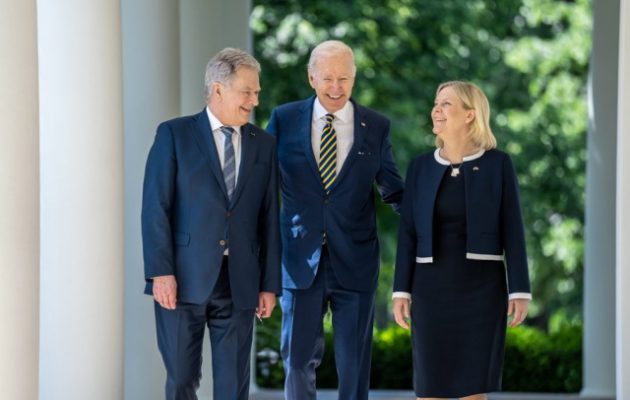 Mπάιντεν: Φινλανδία και Σουηδία πληρούν τα κριτήρια για να ενταχθούν στο ΝΑΤΟ