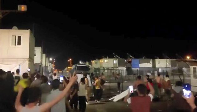 Σύροι πρόσφυγες διαδήλωσαν στην νότια Τουρκία κατά της απέλασής τους στη Συρία