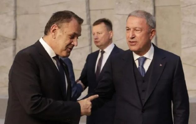 Ο Παναγιωτόπουλος συνάντησε «στα όρθια» τον Ακάρ