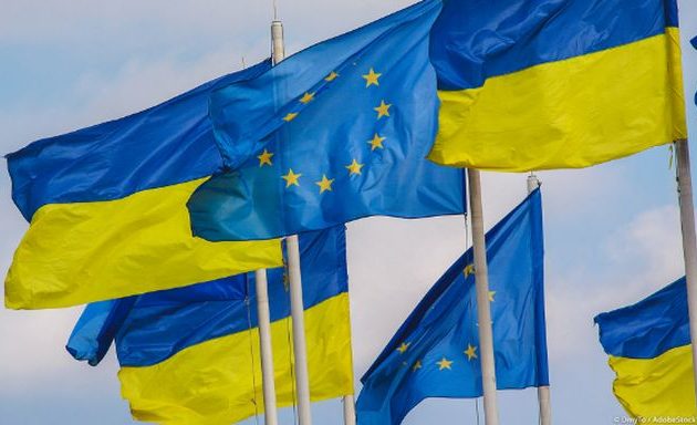 Η Κομισιόν συνέστησε να οριστούν η Ουκρανία και η Μολδαβία υποψήφιες για ένταξη στην ΕΕ