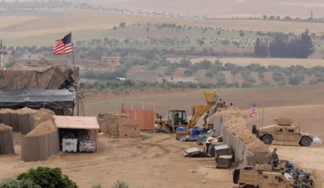 Τέσσερις Αμερικανοί στρατιώτες τραυματίστηκαν από έκρηξη σε βάση στη Συρία – Ύποπτος συνάδελφός τους