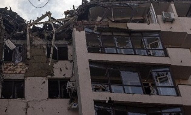 Σφυροκοπούν το Κίεβο οι ρωσικές δυνάμεις – Ζελένσκι: Η Ουκρανία «δεν θα συγχωρήσει τη Ρωσία»