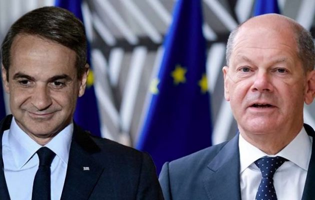 Spiegel: Γιατί η ελληνική κυβέρνηση υποκύπτει στις πιέσεις του Βερολίνου – Θα της στοιχίσει στις κάλπες;