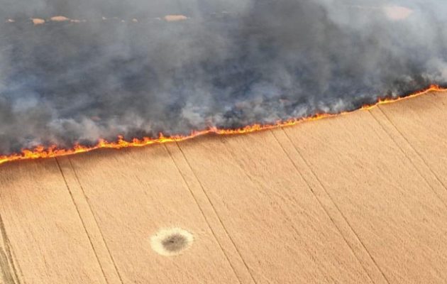 Ουκρανία: Οι Ρώσοι καίνε χωράφια με σιτηρά (φωτο)