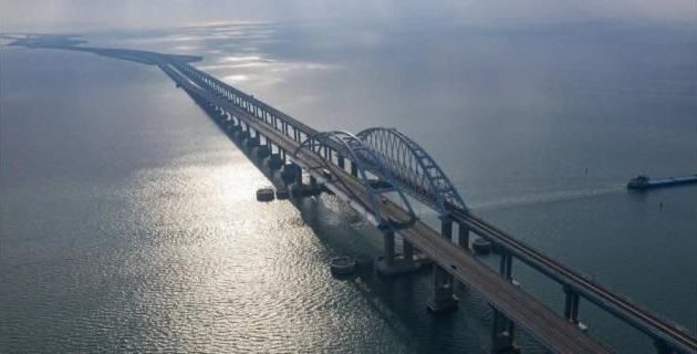 Οι Ουκρανοί είπαν ότι θα καταστρέψουν τη Γέφυρα της Κριμαίας και οι Ρώσοι «φρίκαραν»