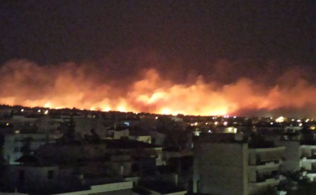 Ηχούν οι καμπάνες στην Παλλήνη – Η λαίλαπα πλησιάζει πολυκατοικίες