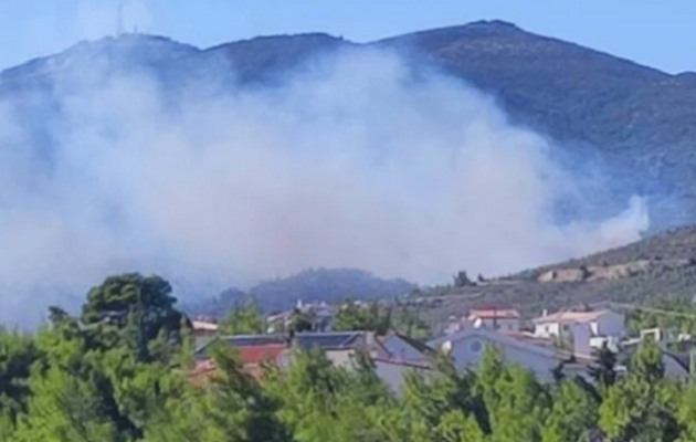 Φωτιά στην Πεντέλη: Εκκενώνεται το Ντράφι – Κοντά στα σπίτια οι πύρινες φλόγες
