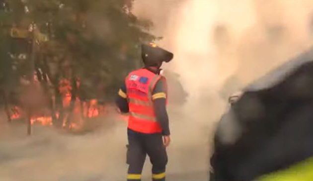 Πυροσβεστική: Σε Διώνη και Δασαμάρι, έως και λεωφόρο Μαραθώνος τα ενεργά μέτωπα της πυρκαγιάς