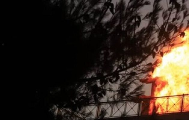 Πυρκαγιά στην Πεντέλη: Καίγονται σπίτια σε Δασαμάρι, Διώνη, Ντράφι, Παλλήνη και Ανθούσα