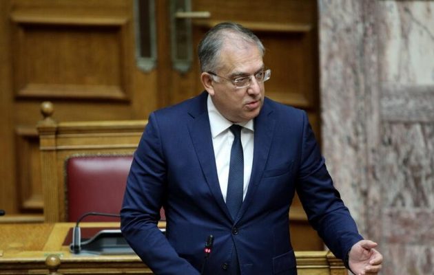 Τι προκάλεσε την κατάρρευση Θεοδωρικάκου στη Βουλή – Το μήνυμά του στο Twitter