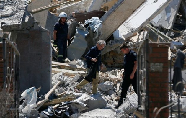 Ουκρανία: Έξι νεκροί και 15 τραυματίες στο Σλοβιάνσκ μετά από σφοδρό βομβαρδισμό των Ρώσων