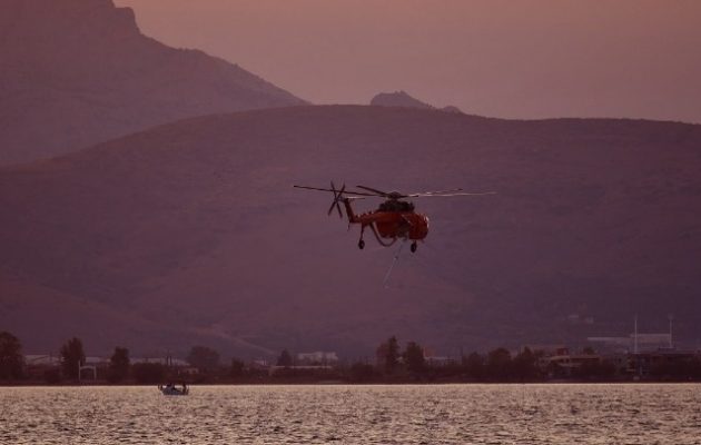 Κατέπεσε ελικόπτερο στη Σάμο που έπαιρνε μέρος στην κατάσβεση πυρκαγιάς