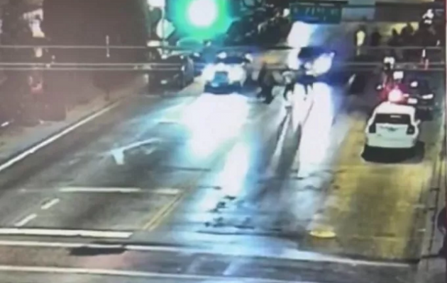 Σικάγο: Αυτοκίνητο παρέσυρε και σκότωσε τρεις άνδρες έξω από μπαρ (βίντεο)