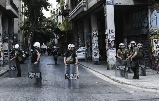 Εξάρχεια: Έφοδος της Αστυνομίας στην κατάληψη που έμενε κι ο Μαροκινός που αποπειράθηκε να βιάσει δημοσιογράφο