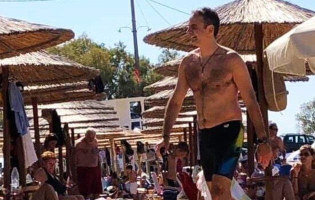 Ηλιόπουλος: «Ενώ τίποτα δεν φαίνεται ικανό να χαλάσει τις διακοπές του εθνικού τουρίστα, οι αποκαλύψεις συνεχίζονται»