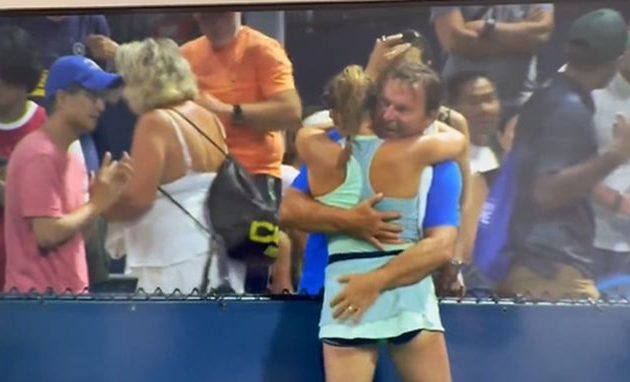 Χαμός με την 16χρονη τενίστρια που της «έπιαναν» τον πισινό ο πατέρας κι ο προπονητής της (βίντεο)