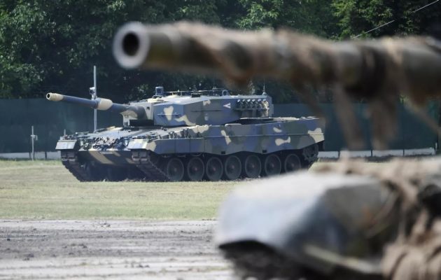 Γερμανία: Ξεκάθαρο «όχι» στη αποστολή αρμάτων μάχης στην Ουκρανία