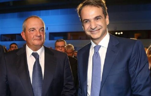 Politico για υποκλοπές: «Ρωγμές» στην κυβέρνηση Μητσοτάκη μετά την τοποθέτηση Καραμανλή