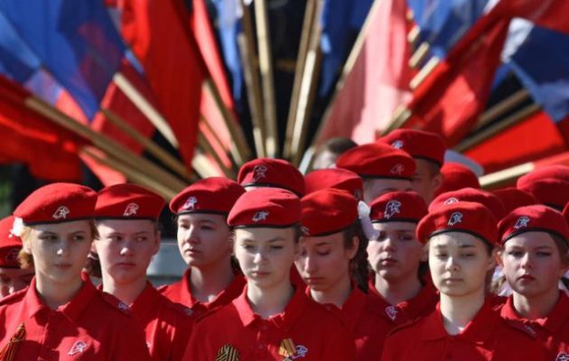 Ο Πούτιν φτιάχνει «πουτινική» νεολαία – Οι νέοι Ρώσοι δεν «ενθουσιάζονται» με την εισβολή στην Ουκρανία