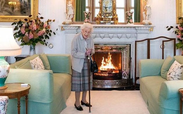 «Η βασίλισσα Ελισάβετ είχε καρκίνο των οστών»