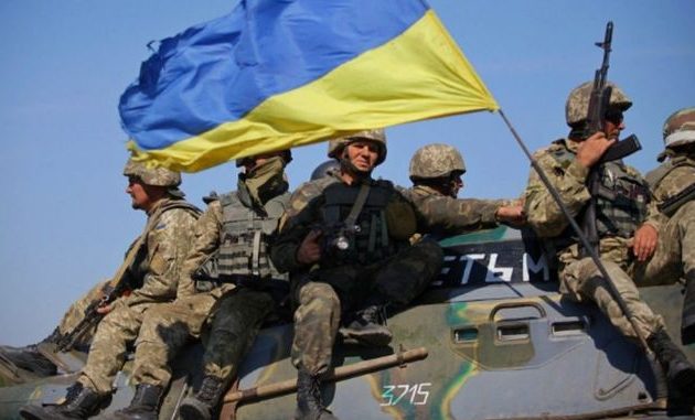 Οι Ρώσοι θεωρούν ότι ο Ζελένσκι συγκεντρώνει ένα εκατ. στρατιώτες για να επιτεθεί στην Κριμαία