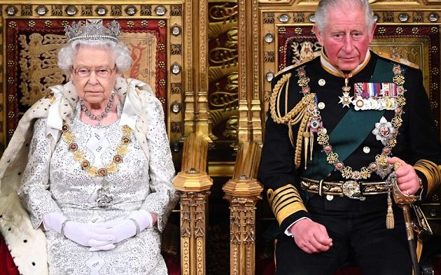 Η Βασίλισσα Ελισάβετ πέθανε – Ζήτω ο νέος Βασιλιάς Κάρολος