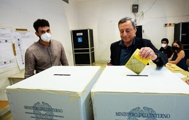 Ιταλία: Στο 51% το ποσοστό συμμετοχής στις εκλογές έως τις 19.00 – Τα μεσάνυχτα τα exit poll