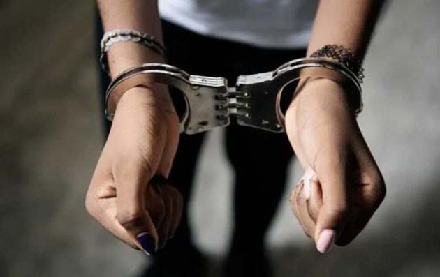 Θεσσαλονίκη: Χειροπέδες σε 26χρονη που διωκόταν διεθνώς για διαδικτυακές απάτες 323.000 ευρώ