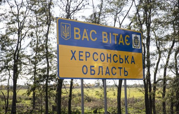 Οι Ρώσοι ανακοίνωσαν ότι φεύγουν από τη Χερσώνα, αλλά οι Ουκρανοί το διαψεύδουν