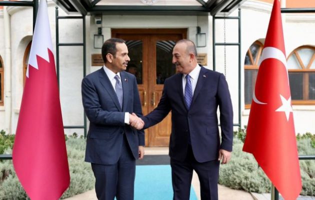 Τσαβούσογλου και Καταριανός ΥΠΕΞ συμφώνησαν σε όλα για τη Λιβύη