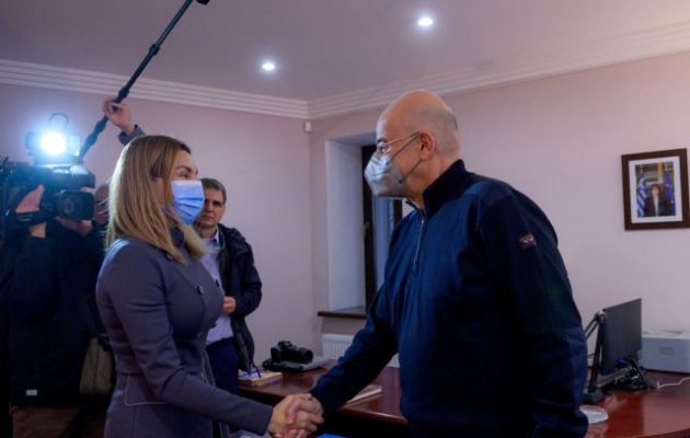 Δένδιας: Ήχησαν οι σειρήνες στο Κίεβο ενώ βρισκόταν στο ουκρανικό ΥΠΕΞ – Μεταφέρθηκε σε καταφύγιο