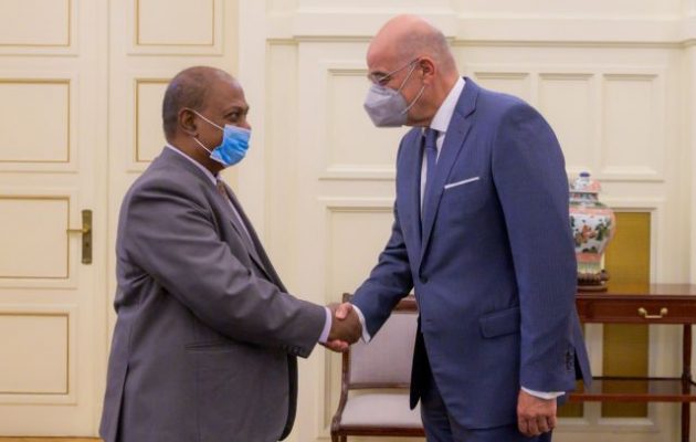 Ο Νίκος Δένδιας ενημέρωσε την Ινδία για τις τουρκικές προκλήσεις στη Λιβύη