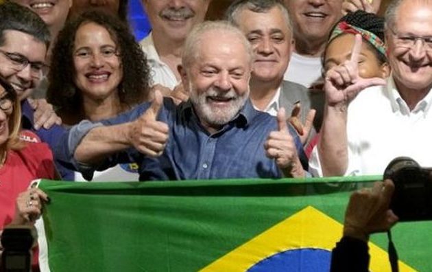 Συγχαρητήρια Μπάιντεν και Μακρόν στον δημοκρατικό Λούλα για τη νίκη του στις εκλογές της Βραζιλίας