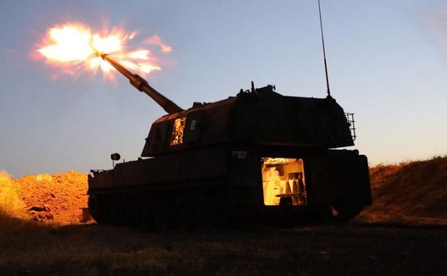 Οι Τούρκοι βομβάρδισαν φυλάκιο του συριακού στρατού στη βόρεια Συρία