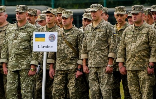 Spiegel: Χώρες μέλη της ΕΕ θα αναλάβουν την εκπαίδευση έως και 15.000 Ουκρανών στρατιωτών