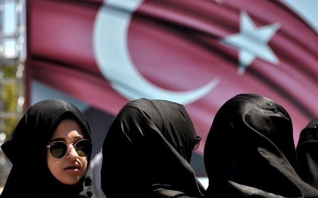 Τουρκία: Γάμοι ακόμη και 6χρονων κοριτσιών με τις ευλογίες του Ερντογάν;